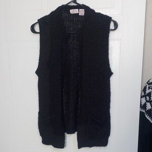 Classic Fashions Black Open-Front Sweater Vest Medium